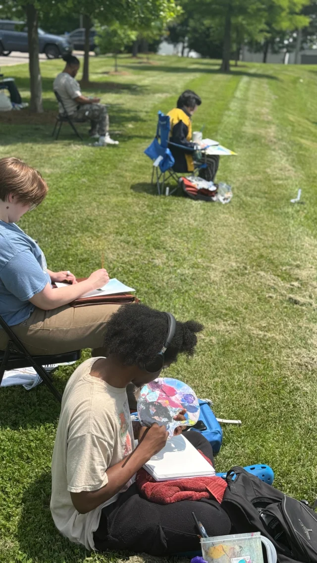 Started off Week 1 of the Summer Semester with IL 250: Open Studio outside on campus painting En Plein Air 🌱🌱🌱
#enpleinair #openstudio @moillustration