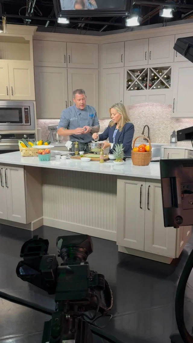 Sneak Peek for @nashvillefarmersmarket ‘s Summer Fest this Saturday! Chef Zac, along with our culinary student volunteers will be preparing two dishes perfect to make at home using fresh and local ingredients. Check out the full segment over on @wsmvtv @todayinnashville 

🎥: @nashvillefarmersmarket